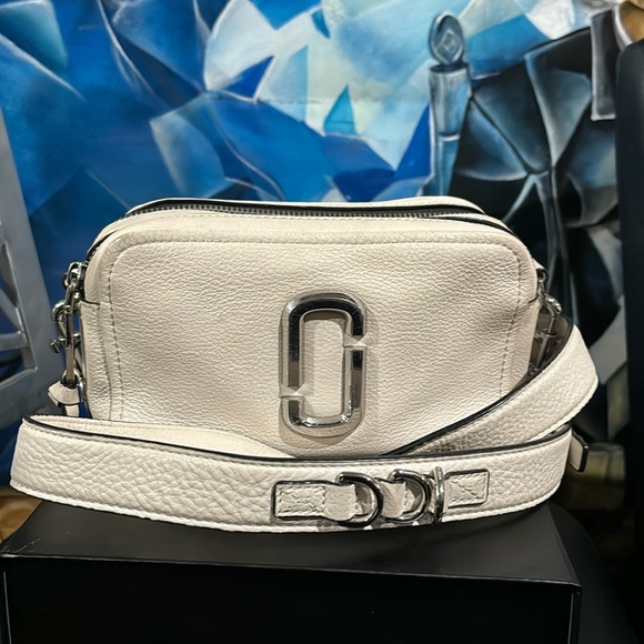 Marc Jacobs Handbags - Marc Jacobs Beige Soft Shot with silver hardware